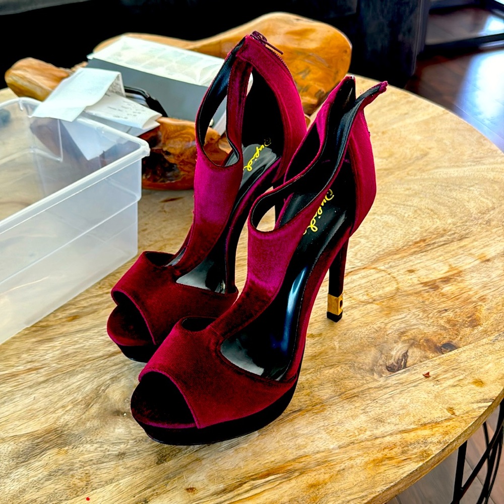 Velvet Burgandy Heels 5 inch heel size 7